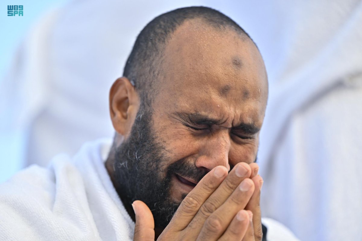 MagedAlayubi's tweet photo. يارايحين أرض #الحرم 
والشوق أبكاني وخلى الدمع من عيني يسـيل,,

,,,
مشتاق للكعبة وماء #زمزم
ويوم الجمع واقف في جبل #عرفات والمشهد عظيم,,

,,,

سألتكم بالله تدعولي بأن الله يغفر لي,,
ويعصم قلبي المشتاق بالصبر الجميل.

#لبيك_اللهم_لبيك

بلغنا الله واياكم #حج بيته الحرام. https://t.co/GKLz8G6Tok