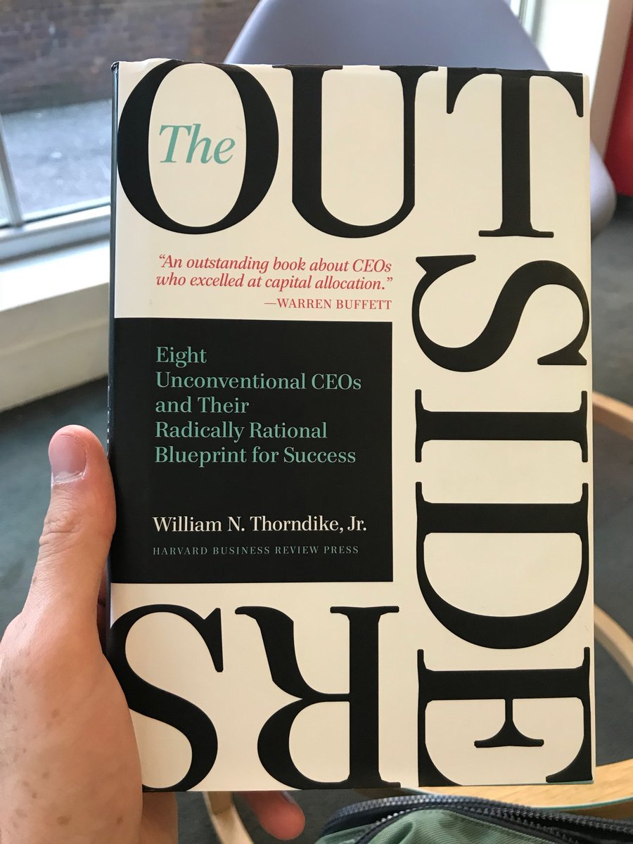 InvertirDesde0's tweet photo. ¿Qué hace que un CEO tenga éxito?

👉 Este es mi libro favorito. 

Lo he regalado en multitud de ocasiones a los CEOs de las compañías que he tenido el placer de visitar.

Te resumo los 6 puntos clave de este libro!!