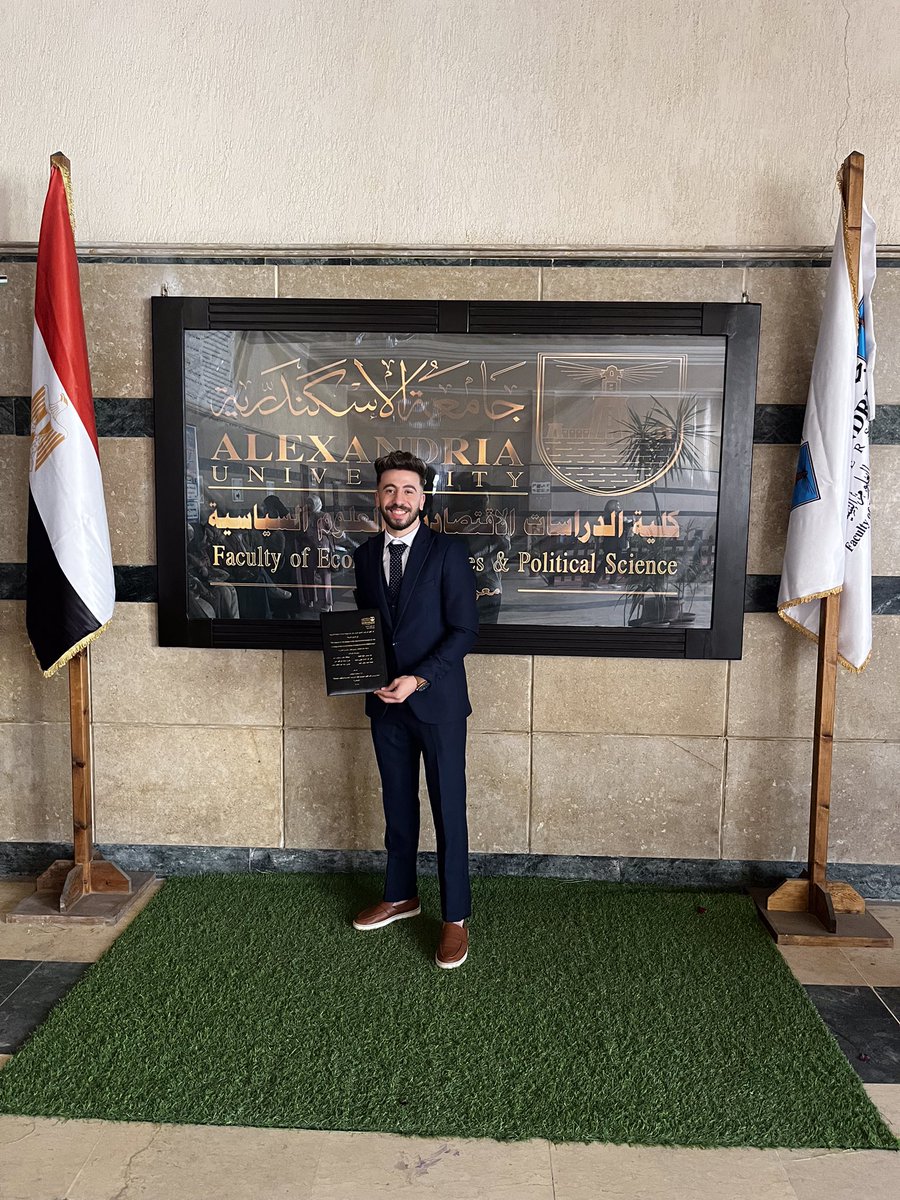 za_moora's tweet photo. فركش تعليم 👋🎓🎓 https://t.co/2uwrPtdprE