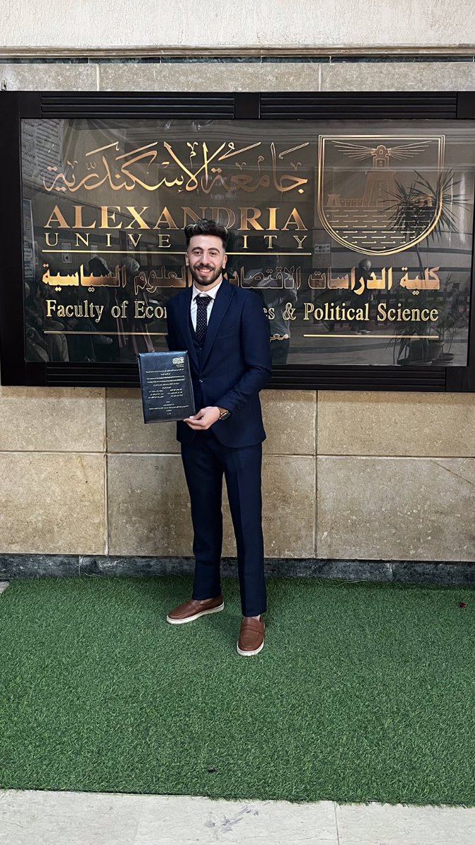 za_moora's tweet photo. فركش تعليم 👋🎓🎓 https://t.co/2uwrPtdprE