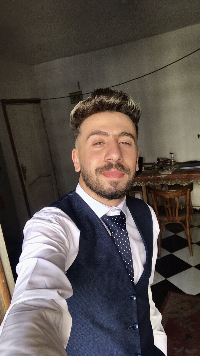 za_moora's tweet photo. فركش تعليم 👋🎓🎓 https://t.co/2uwrPtdprE