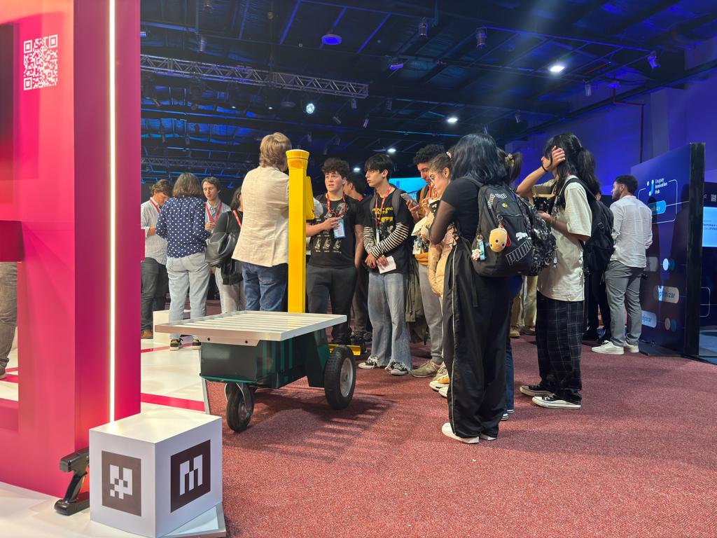 Seriema Robotics (@seriemarobotics) on Twitter photo Nuestro robot HUGO en #megaexperienciaendeavor junto a <a href="/ANIIuy/">ANII - Uruguay</a>. ¡Acercate a conocerlo! <a href="/Endeavor_Uy/">Endeavor Uruguay</a> Nuestro robot HUGO en #megaexperienciaendeavor junto a <a href="/ANIIuy/">ANII - Uruguay</a>. ¡Acercate a conocerlo! <a href="/Endeavor_Uy/">Endeavor Uruguay</a>