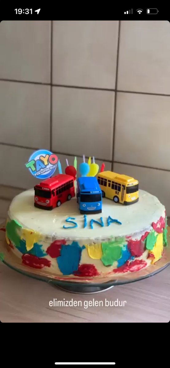 aysiscim's tweet photo. Geçen sene 3 yaş doğum gününe yapmıştım. Bu senenin siparişi Bluey’miş. Aynısını yapıp üstüne Bluey figürü koyacağım 👍🏻 https://t.co/gbvZ9NCGvA
