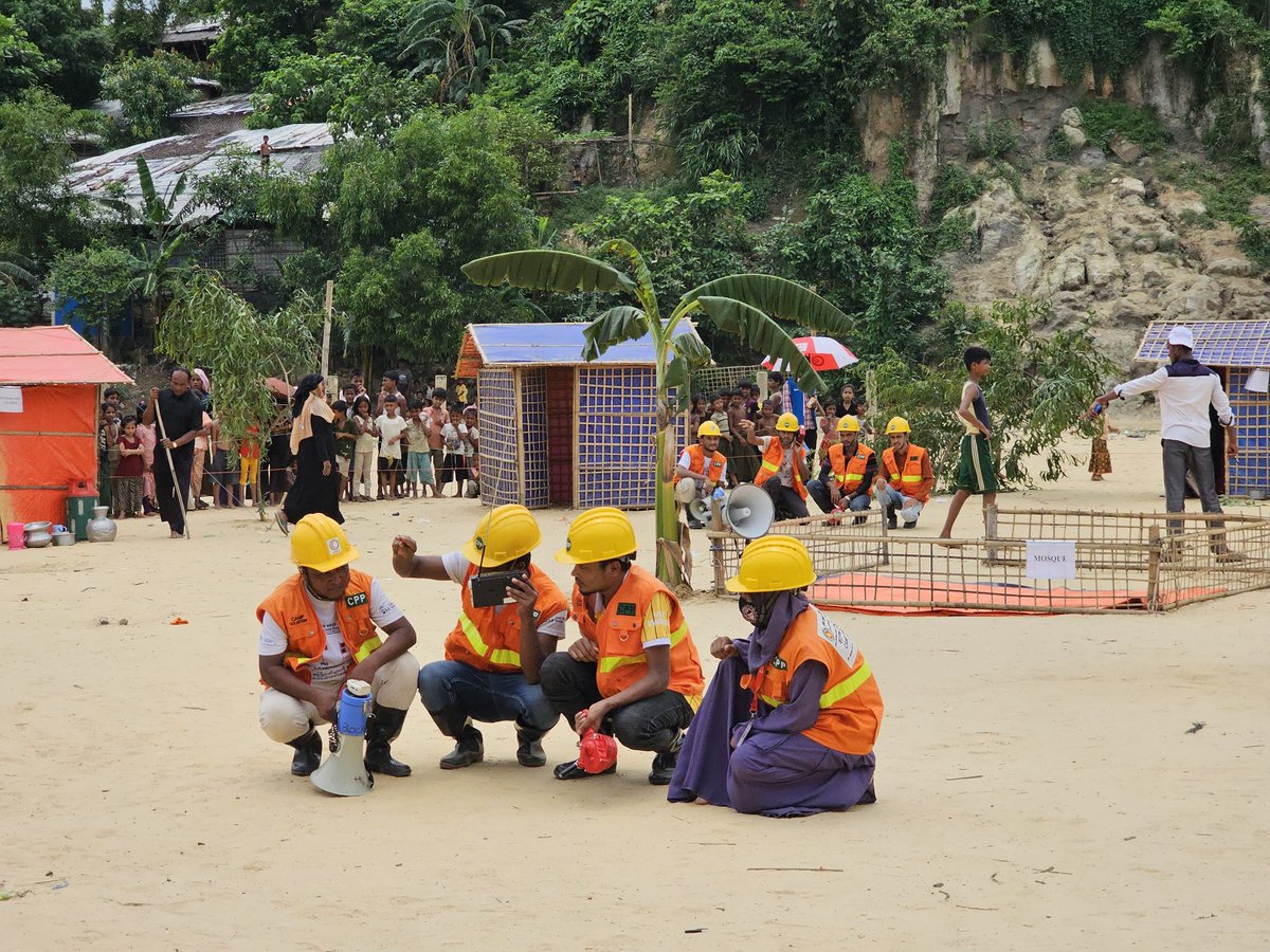 arafin_karim's tweet photo. First #Cyclone season of 2024 is over!
#CampSettlement 🇧🇩 faced 🚩🚩🚩 3 flags during cyclone #REMAL; Lesser damage this time🙏
Comprehensive cyclone preparedness worked well
@BDRCS1 #CPP jointly 🤝 conducted:
↪️ 10 drills

↪️ 600+ awareness sessions

↪️ 23 demonstration

📸 CPP https://t.co/S2YYXGsYlq