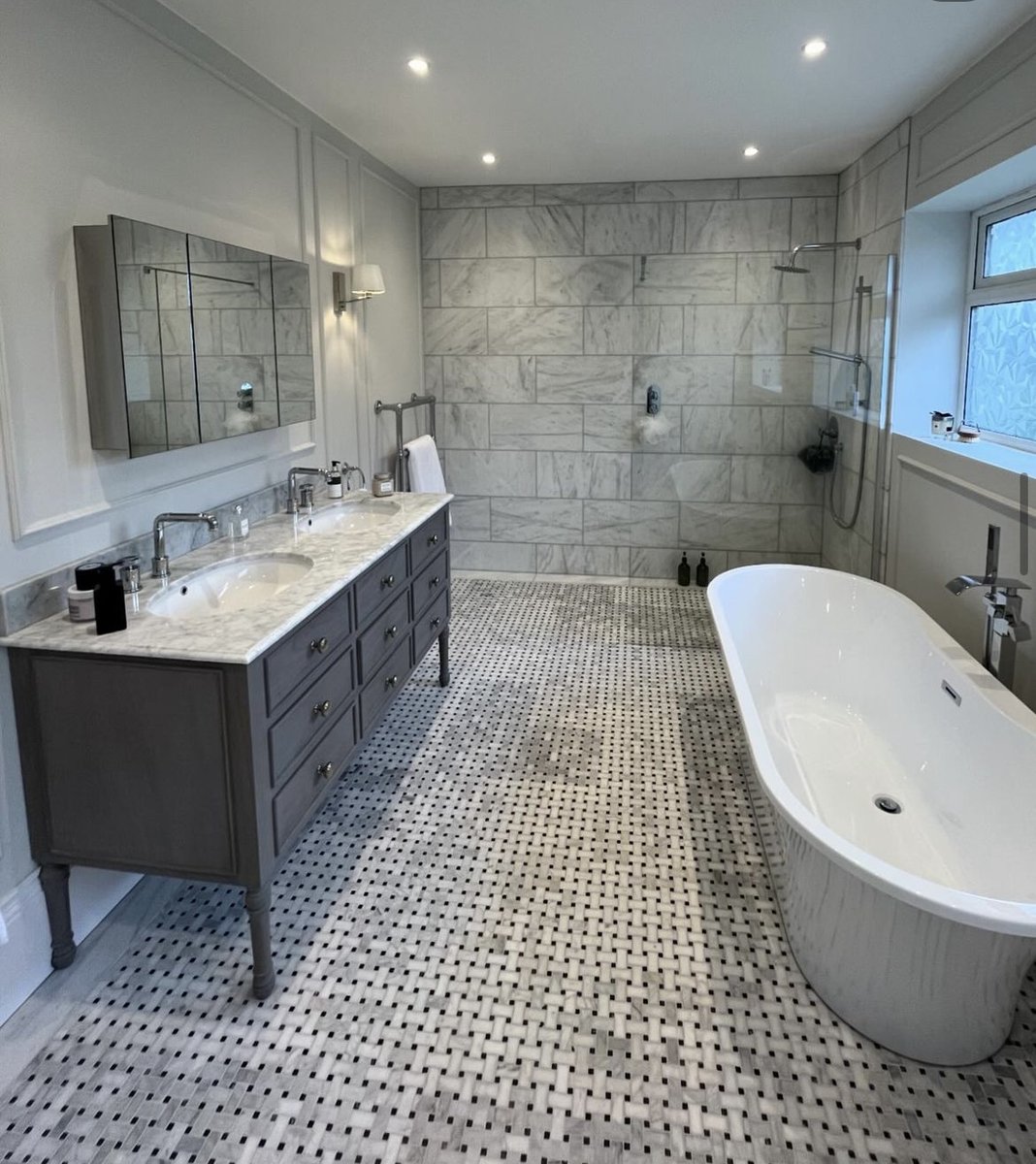 lite_stone's tweet photo. Check out this stunning bathroom before and after featuring our Carrara white marble basket weave bathroom floor tiles! 

Our customer wanted to renovate her bathroom and well, here is the finished result! What a difference!

#litestone #beforeandafter #bathroomrennovation https://t.co/L2yLAt49jG