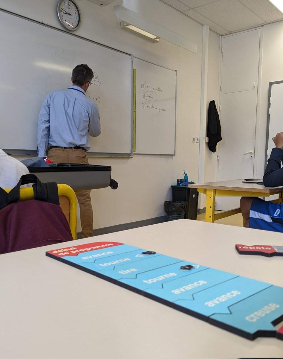 Celine_KD's tweet photo. Journée algorithmique au collège! 🤩 #codeenbois.
Manipuler/ verbaliser/ abstraire.
Contente des retours positifs des élèves.🎉 Mon collègue est ravie aussi de cette découverte! 
Merci Marc @CodeEnBois pour cette journée.
Merci @LesMathsEnScene et @Mathalors pour la découverte. https://t.co/946JrzI91Q