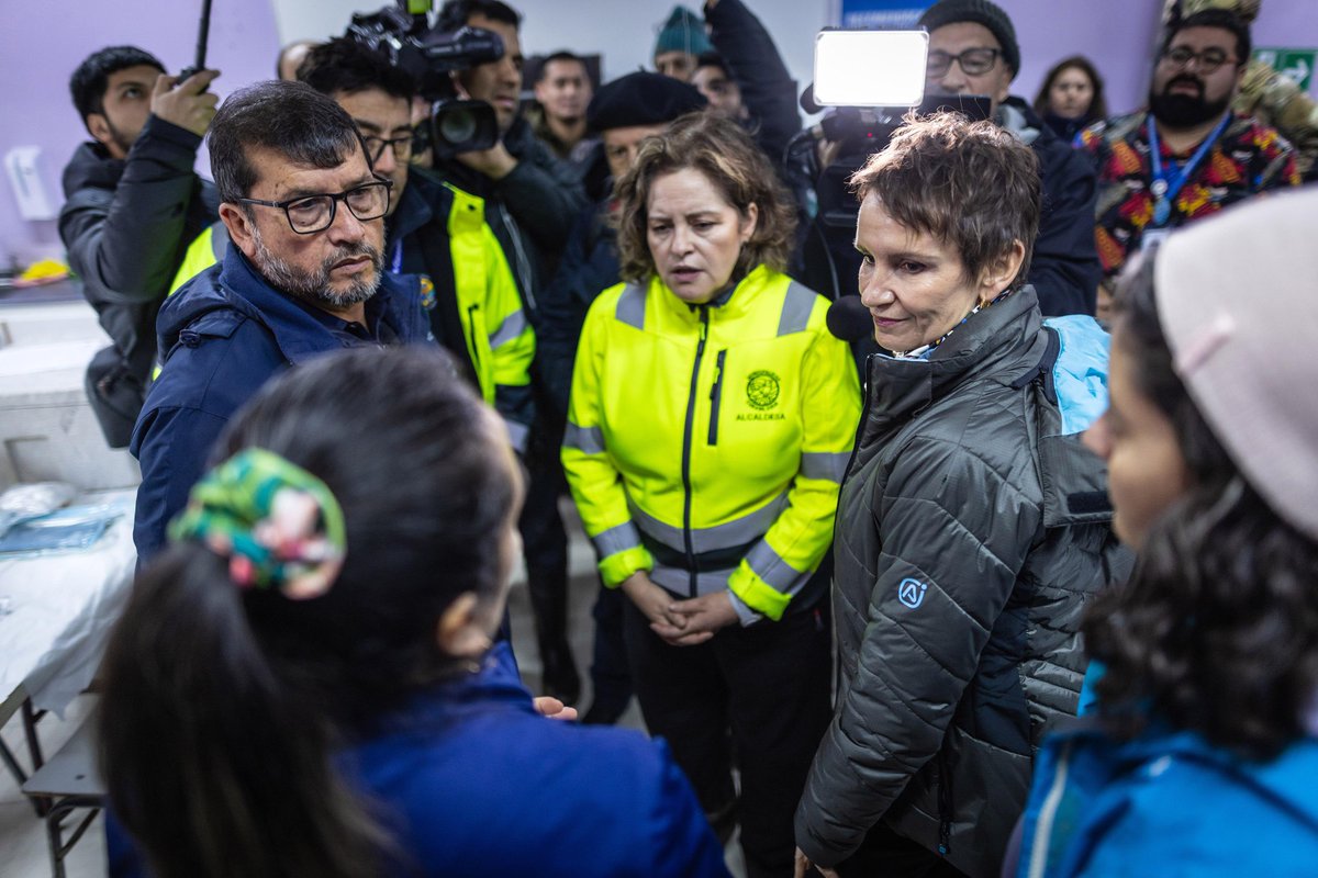 Carolina_Toha's tweet photo. Llegamos hasta Curanilahue para visitar, junto a los delegados @dani_dresdner y @HumbertoToroV y la alcaldesa de @munichue, Alejandra Burgos, el albergue habilitado en el CEIA Fermín Fierro Luengo por el sistema frontal que está afectando a la zona. https://t.co/9s9y9awsOI