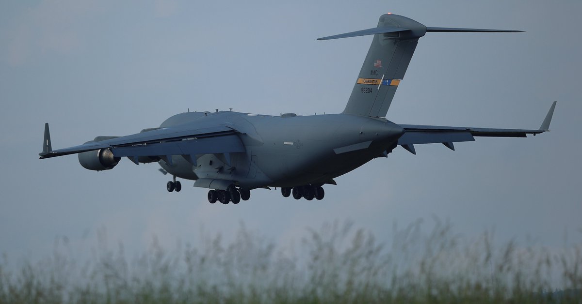 ogspotting's tweet photo. @ogspotting @437_aw #boeing #c17globemaster #zrhspotter #zrhmovements 
08-8204 United States Air Force Boeing C-17A Globemaster III 
Landing at Zuerich-Airport 
13/04/2024 https://t.co/HoAqZNe6MD