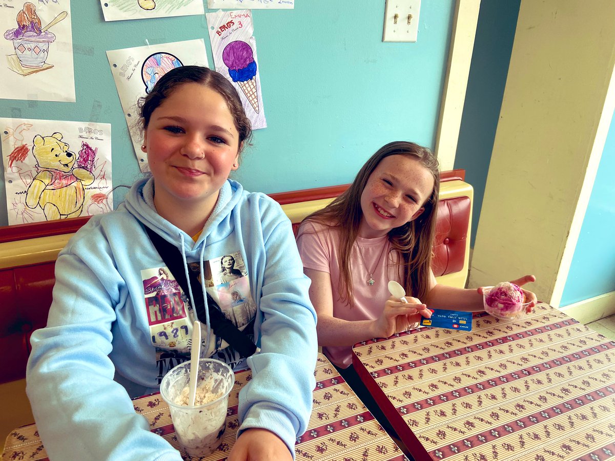 MsAFowler6's tweet photo. Sweet faces enjoying some sweet treats! 🍦 #BergsDay @VillanovaSchool https://t.co/1xgz6rKbxa