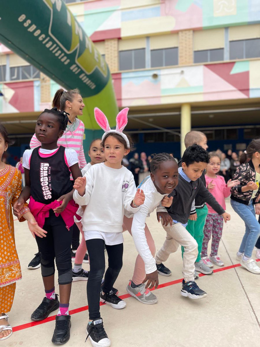 CPRamiroSolans's tweet photo. Toda la comunidad educativa del Ramiro Soláns hemos celebrado la Carrera Solidaria de @UNICEF_EDU . Actividad física+solidaridad= diversión asegurada https://t.co/DyE8MZwoZW