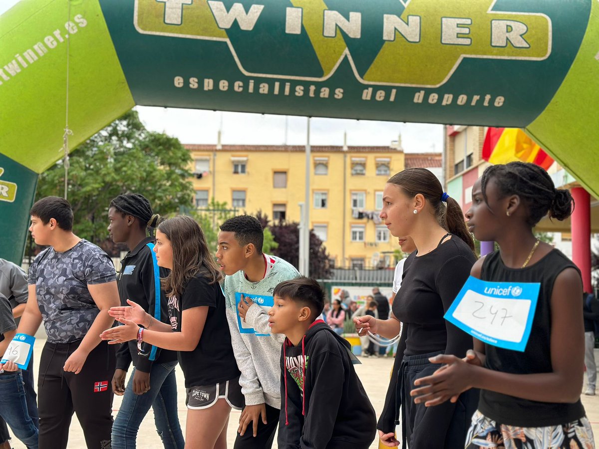CPRamiroSolans's tweet photo. Toda la comunidad educativa del Ramiro Soláns hemos celebrado la Carrera Solidaria de @UNICEF_EDU . Actividad física+solidaridad= diversión asegurada https://t.co/DyE8MZwoZW