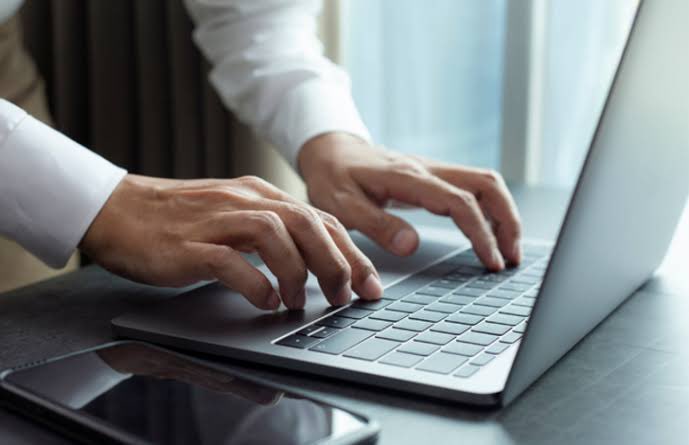 🔔BAYRAM ETKİNLİĞİ

🔆Düzenli hale getirdiğimiz laptop etkinliğinin bir yenisinde daha buluştuk. 

🌀Görevler basit:

1️⃣Takip
<a href="/thearreatsummit/">ArreatSummit</a> 
<a href="/OnurBoraSahinn/">Onur Bora Şahin</a> 
<a href="/CryptoDolphyn/">MUHAFIZ</a> 
<a href="/vlknrmntp/">VoBeOr ⚜️</a> 

2️⃣Katıl
t.me/CyrptoGuardian…

3️⃣Bu paylaşımı ❤️, RT veya yorumla destekle

⏳Süre 7 gün