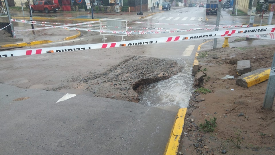 munilaserena's tweet photo. #CorteDeCalles ❗Informamos sobre cortes de calles en General Novoa, entre Castro y Cruz del Molino, además de Julio Díaz, entre Gabriel González Videla y Cisternas. Reiteramos el llamado a transitar con precaución #LaSerena #emergencia https://t.co/pXrVd7ZKSM