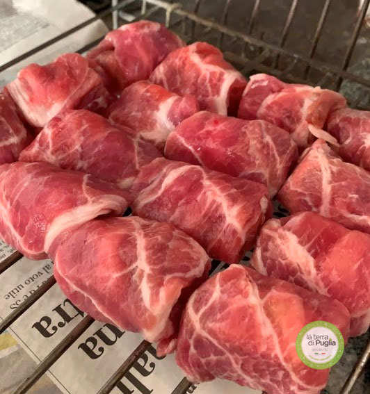 The Apulian bombette are, among the Apulian meat second courses, one of the most appreciated and loved outside the region. laterradipuglia.it/2020/gastronom… #g7