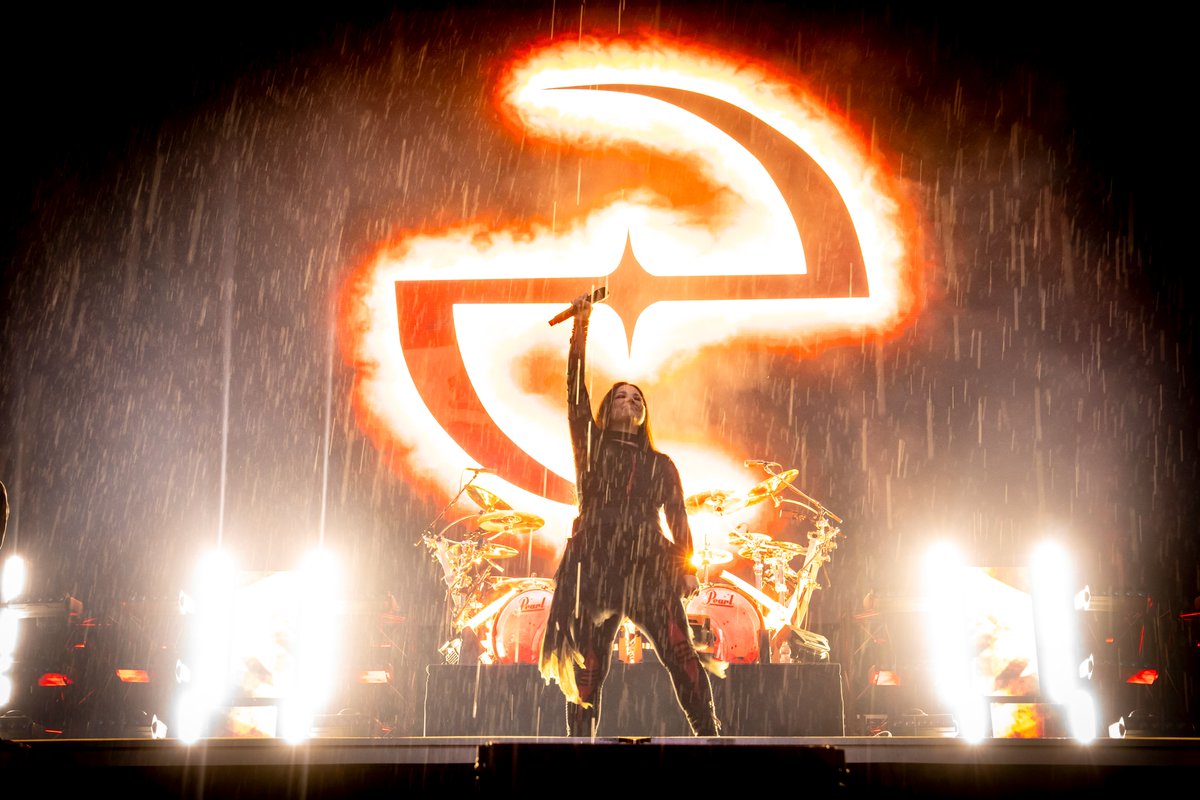 evanescence's tweet photo. Rain show in Milan last night. The epic finale of a trip in Italy we will never forget. This love runs deep! Grazie mille and we love you FOREVER Italia! See you soon.
(More photos to come there are too many)

📷 1,3,4 Francesco Prandoni
📷 2 Nino Fuori Modena https://t.co/792uXVj3eR
