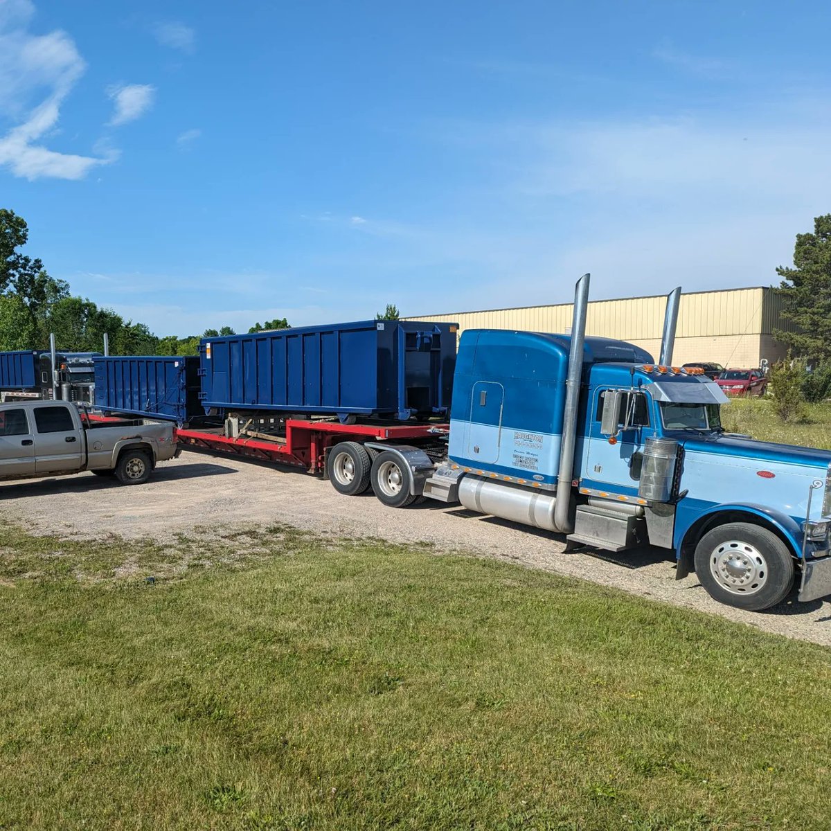 UOwosso's tweet photo. Another load of HD Rectangles going out to one of our great customers! https://t.co/sA0qOI7cTP #uheowosso #universalhandlingequipment https://t.co/M5FiiBTzFE