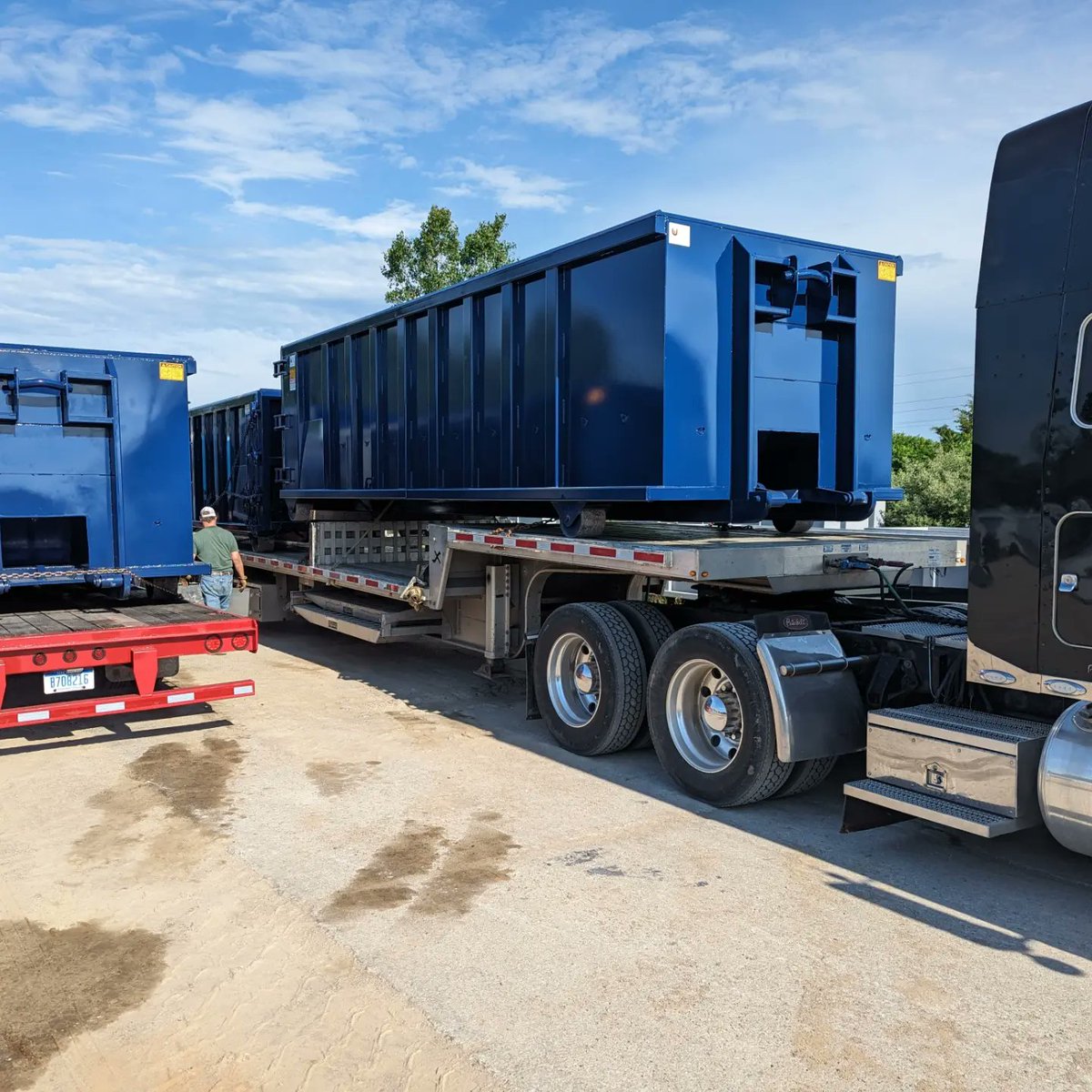 UOwosso's tweet photo. Another load of HD Rectangles going out to one of our great customers! https://t.co/sA0qOI7cTP #uheowosso #universalhandlingequipment https://t.co/M5FiiBTzFE
