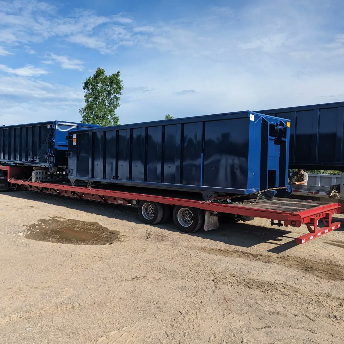 UOwosso's tweet photo. Another load of HD Rectangles going out to one of our great customers! https://t.co/sA0qOI7cTP #uheowosso #universalhandlingequipment https://t.co/M5FiiBTzFE