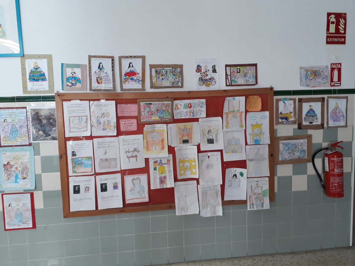 emiliopradosEP's tweet photo. ▶️ Proyecto "𝐏𝐢𝐧𝐭𝐨𝐫𝐞𝐬 𝐚𝐧𝐝𝐚𝐥𝐮𝐜𝐞𝐬":
Nuestros 4° han llenado el pasillo con todos sus trabajos sobre Velázquez (vida, obras, visita a su casa, Museo de Bellas Artes...)

Además, la seño Adela ha construido una Menina a tamaño real. ¡Ha quedado preciosa!

#4primaria https://t.co/qvYDWTlRhz