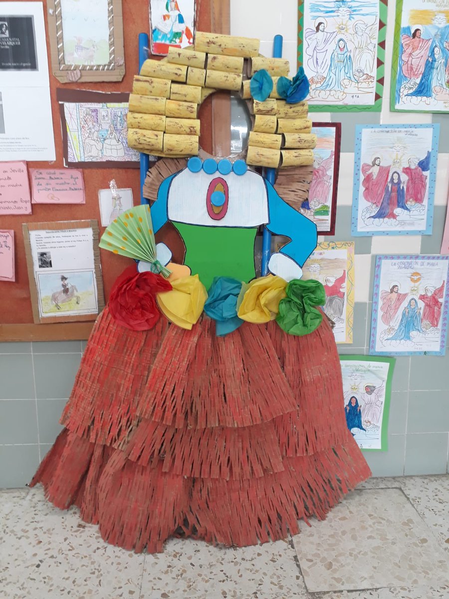 emiliopradosEP's tweet photo. ▶️ Proyecto "𝐏𝐢𝐧𝐭𝐨𝐫𝐞𝐬 𝐚𝐧𝐝𝐚𝐥𝐮𝐜𝐞𝐬":
Nuestros 4° han llenado el pasillo con todos sus trabajos sobre Velázquez (vida, obras, visita a su casa, Museo de Bellas Artes...)

Además, la seño Adela ha construido una Menina a tamaño real. ¡Ha quedado preciosa!

#4primaria https://t.co/qvYDWTlRhz