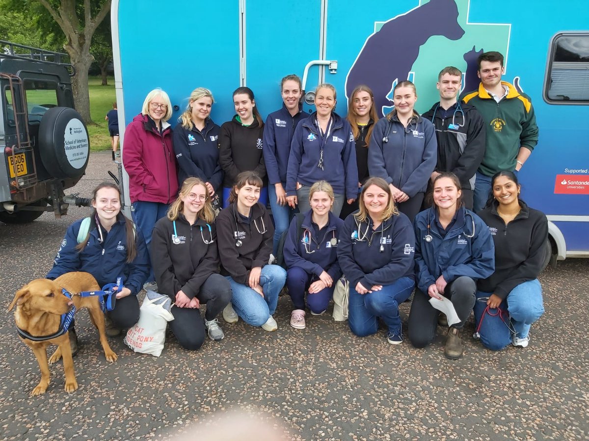 KerryWvet's tweet image. Such a great @vetsincommunity clinic yesterday - very busy and our fantastic students gave all our clients and their pets a welcoming and friendly service, with our final year students supporting and teaching the younger years so well #peertopeerteaching #proud