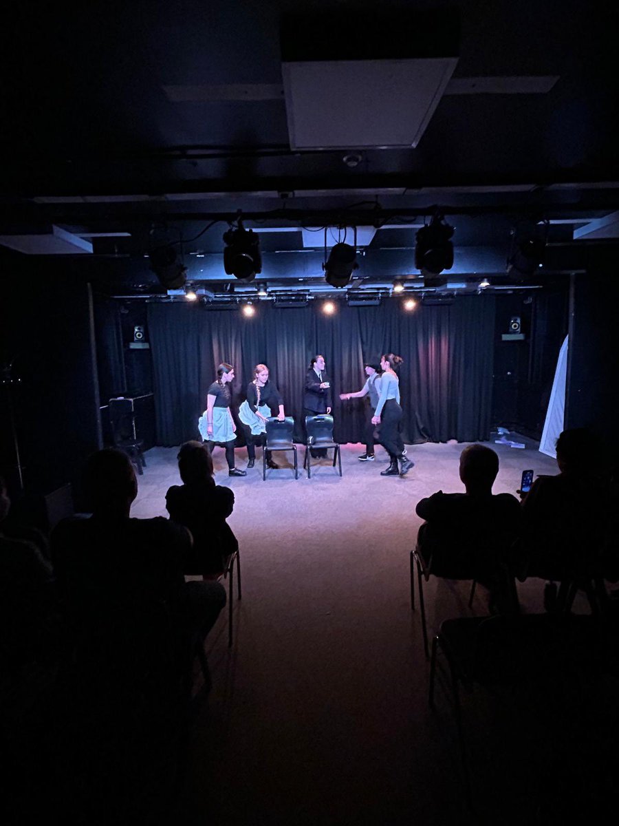 QueensSch_Drama's tweet photo. Another successful performance evening for the y10 #drama Students. #Deviseddrama work. Proud of you all π https://t.co/fQ0od2peHL