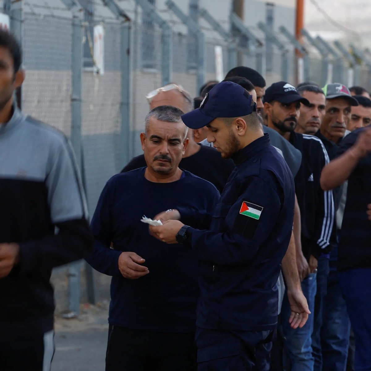 Ihab Maharmeh'in yazdığı, ekibimizden Alper Çavuşoğlu'nun çevirdiği "Neoliberal Yerleşimci Sömürgeciliği Çağında Filistinli İşçilerin Direnişi" başlıklı yazı yayında. Aşağıdaki linkten okuyabilirsiniz:
elestirelhukuk.com/ceviri/neolibe…