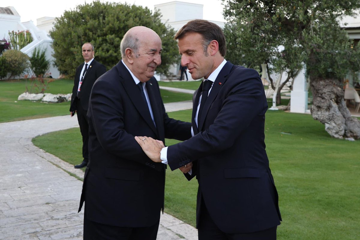 OualidMedaouar's tweet photo. Tebboune et Macron à Bari aujourd'hui. 

Grande entente entre les deux hommes malgré des divergences sur certaines questions, notamment la mémoire.
 #G7 #Algérie #France https://t.co/jB9MBsjtGS