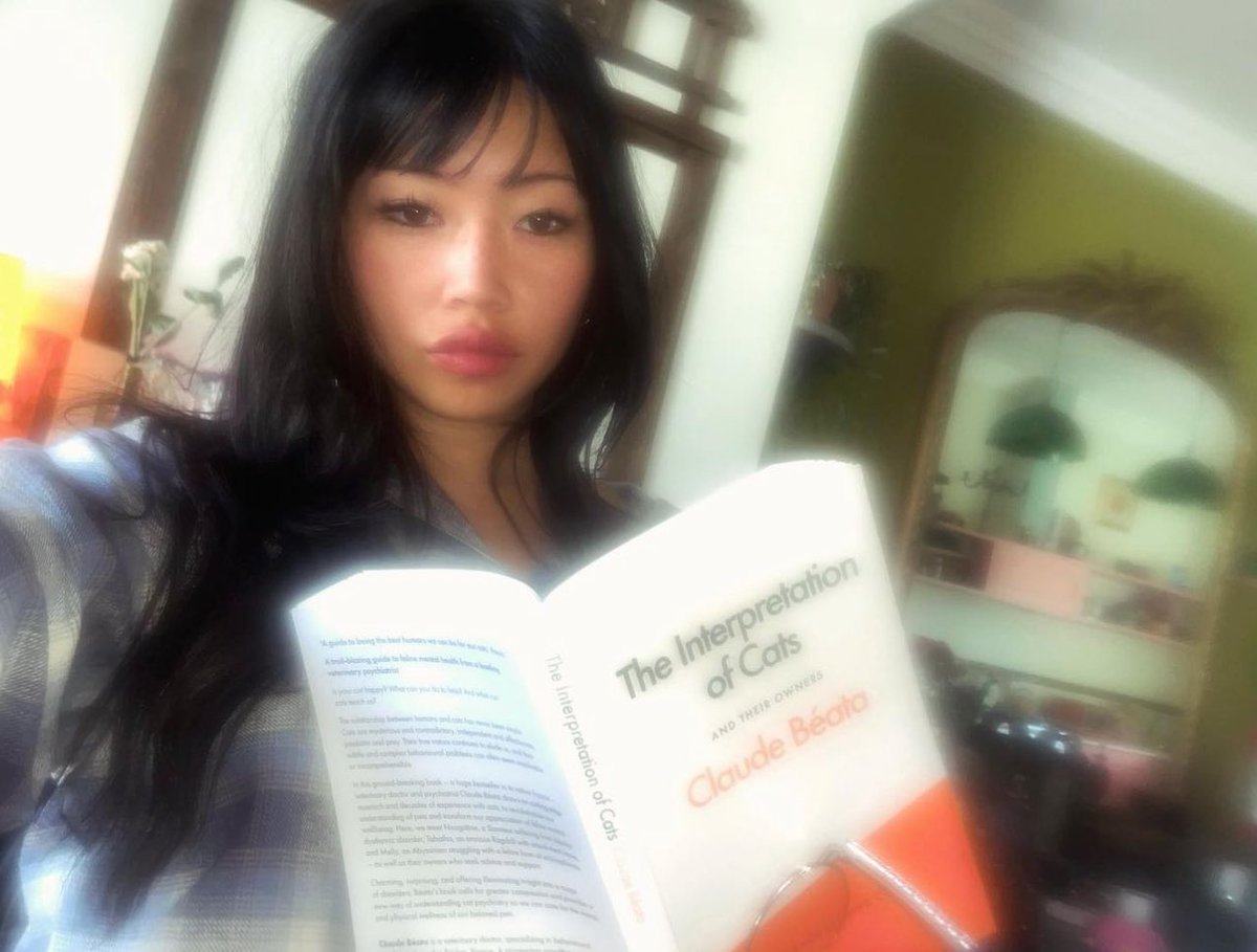 beabad00bee's tweet image. thanks for all the lov on Coming Home!! thinking about starting a cat sanctuary 🐈🐈‍⬛ for now, more music is comin soon 🌱 &amp;lt;3 
pre-order this is how tomorrow moves to register for UK tour pre-sale!! opens tuesday 10am BST YAY 
beabadoobee.ffm.to/uktour