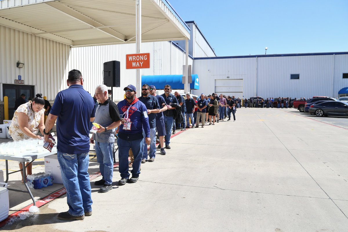 StandardAero's tweet photo. StandardAero recently celebrated the 500th #GEAerospace #J85 #turbojet engine repair! We've been providing #MRO services for the #USAF T-38 trainer aircraft's J85 engines since 2020. Here's to many more achievements and continued excellence! https://t.co/f3Yd807f2O