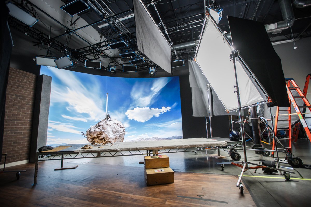 ARRIChannel's tweet photo. #ARRI goes fashion! Join us for a look behind the scenes with fashion photographer and DP Jeff Berlin on his latest shoot for GENLUX magazine where he used #ALEXA35, #SignaturePrimes, #ImpressionFilters, and the new #SkyPanelX.
👉 Watch the full video: https://t.co/qD6quklMLV https://t.co/w5bSa12Vl2