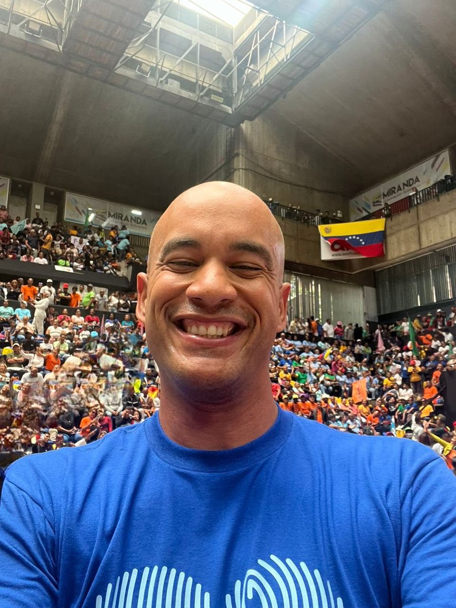 HectoRodriguez's tweet photo. #SelfieFuturo ¡Nada ni nadie nos quitará los sueños ni la esperanza! Nos movemos por Venezuela 🇻🇪🩷

Compartan su selfie voluntarios!

@movfuturoven https://t.co/GOGTU2aVFF