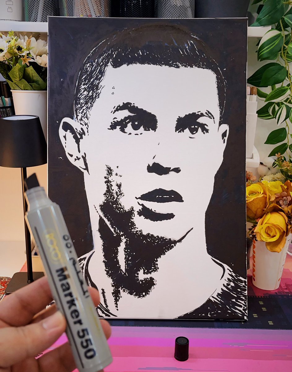 و بقلم واحد رسمت كريستيانو رونالدو 🧡