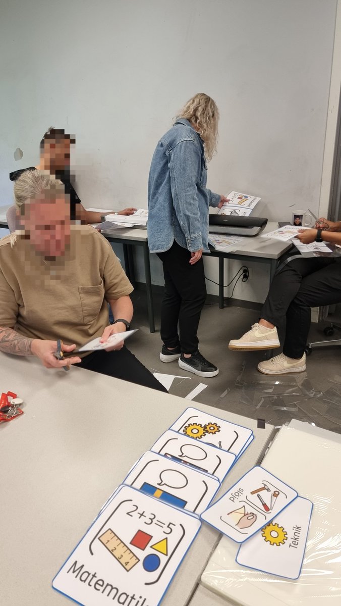 All personal på mellanstadiet på #Gårdstensskolan hjälper till att fixa material till alla klassrum inför nästa läsår
Samarbete när det är som bäst❤️
Tillsammans gör vi skillnad
<a href="/JerlhaAnna/">Anna-KristinaJerlhag</a>