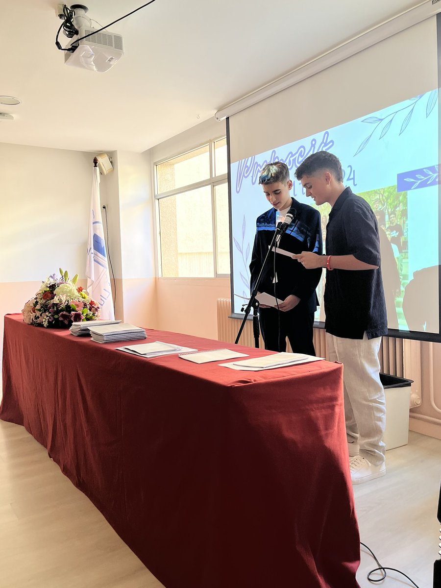 ColSantLluis's tweet image. Avui hem celebrat la graduació de l'alumnat de #4tESO✨🎓
Hem pogut gaudir d'aquest comiat especial i recordar els 13 anys d'escola amb els discursos de l'alumnat, les famílies i el professorat, i també amb un vídeo molt emotiu, ple de moments especials.💙
#ColSantLluís #Curs2324