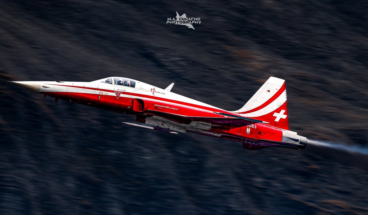 M_ACamacho's tweet photo. F5E "Tiger II" of @safpatrouillesuisse performing a flyby in the valley during AXALP (Ebenfluh, Switzerland).
#northropf5 #f5etiger #f5tiger #patrouillesuisse #swissairforce #schweizerluftwaffe #forcesaériennessuisses #axalp #aviation #aviationphotography #avgeek https://t.co/RqHZXFVEd8