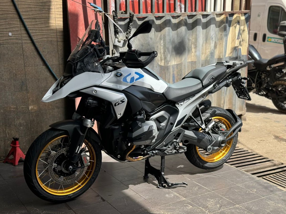 MS_autosn's tweet photo. 🚨BMW 1300 GS🚨
Année: 2024 

   • Kilométrage: 456 
   • Transmission: Manuel 
   • Carburant: Essence ⛽️ 

Prix: DM https://t.co/OxNajmriN6