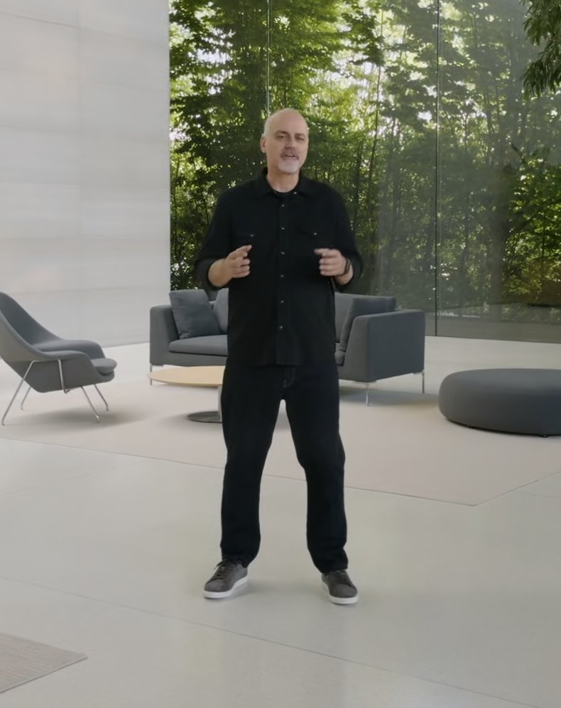 chrisrushing's tweet image. Wide stance at my standing desk on all my zooms just like Apple intended. 

😤😤😤