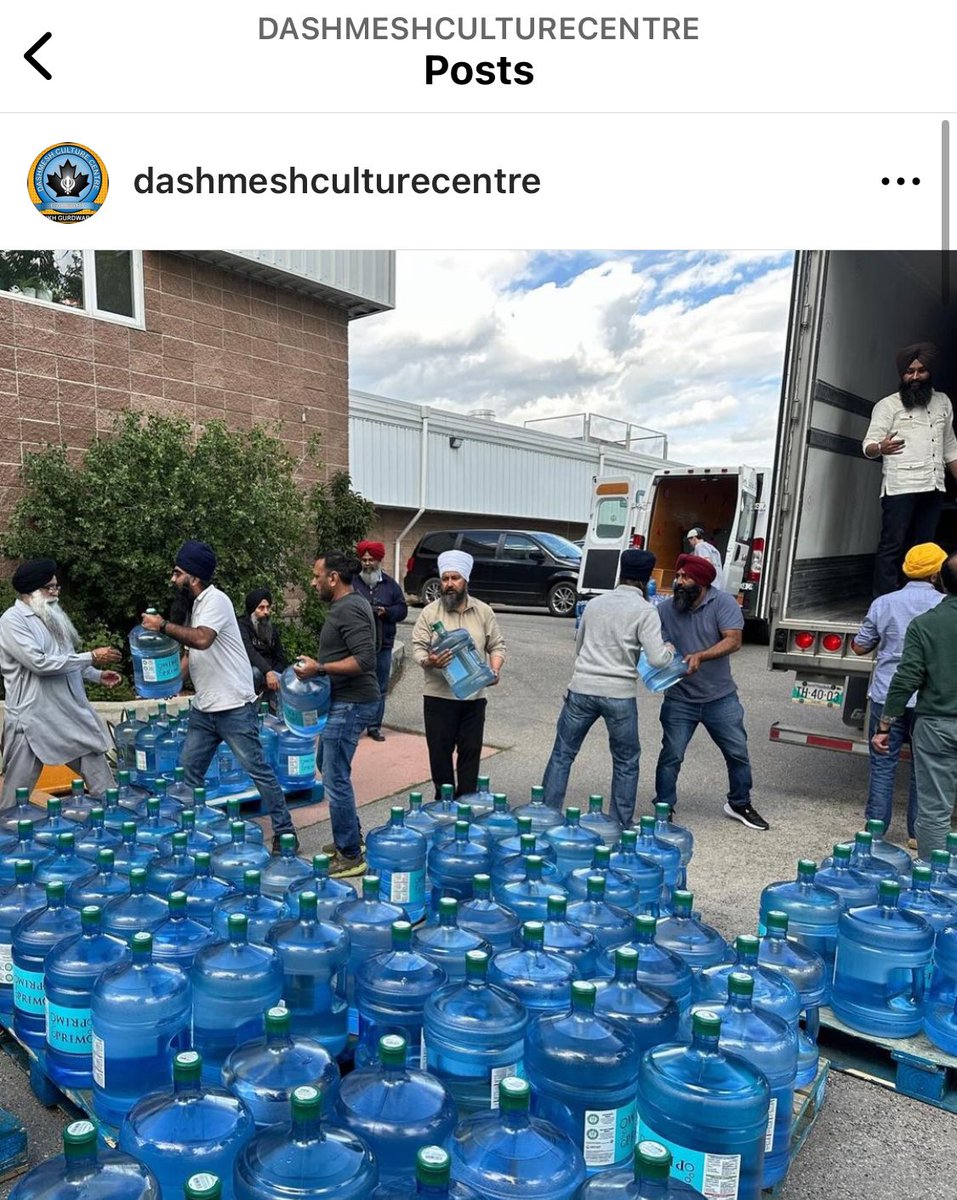 jeetsidhu_'s tweet photo. Northwest Calgary, Alberta had a watermain break

- @gnfkCanada brought food and water for 450 families in Bowness

- @DashmeshC has delivered 18,980L of water to Bowness as well

Canadian politicians tell Sikhs to assimilate but I think our culture is good. We need more of it. https://t.co/E6nLpZzJrp