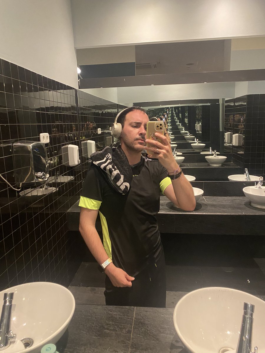 vicmad14's tweet photo. Vosotros en el gym/ yo en el gym. https://t.co/xQxKBvJjoz