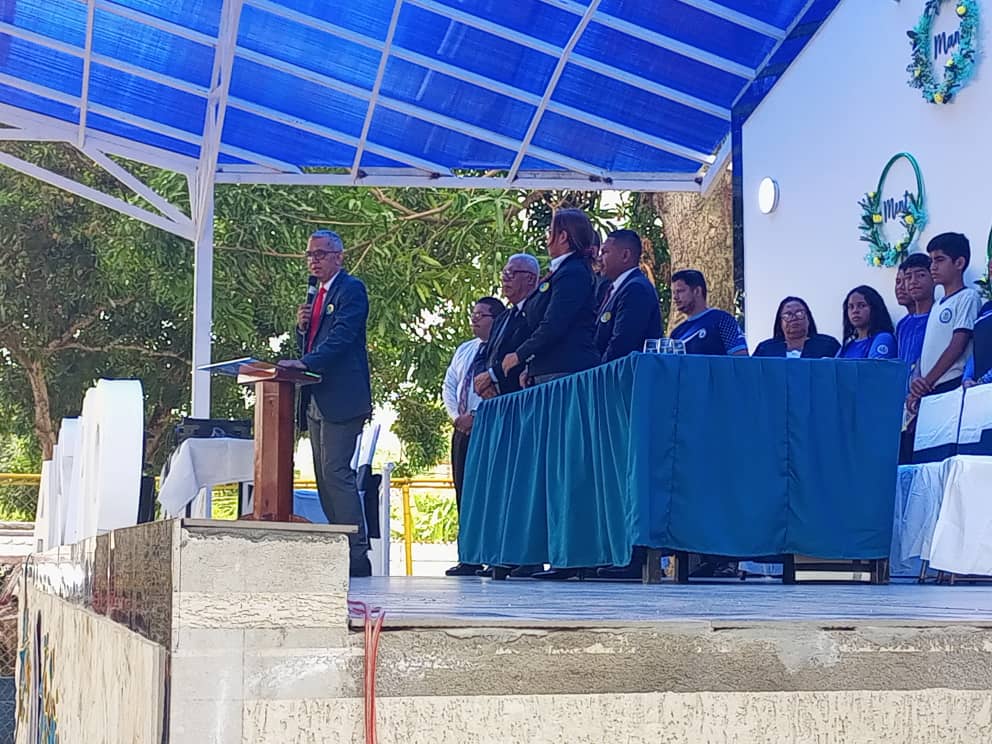 avoriental7's tweet photo. Durante la mañana de este jueves 13/06 se dió inicio a las demostraciónes de marcha por parte de los diferentes grados de educación básica el evento contó palabras y una momento de oración por parte del Pr Luis Paredes Presidente de la Unión Venezolana Oriental.
#AVOR https://t.co/g8JlKEfOKJ