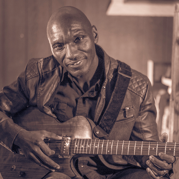 efetusmpls's tweet photo. Wednesday, June 19th, Grammy Award winning bluesman @CBurnside_BCR will play at the @DakotaMpls and we have a pair of tickets to give away! RT to ETW and we'll pick a winner Friday at noon.
https://t.co/rq26bY3grA https://t.co/qQMfsbshZd