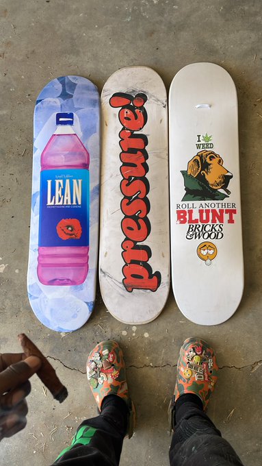 Still skateboarding 🛹❤️ https://t.co/OnFCrM0ipj<a href="/tag/gravesgangin"class="tags"><span>#gravesgangin</span></a>