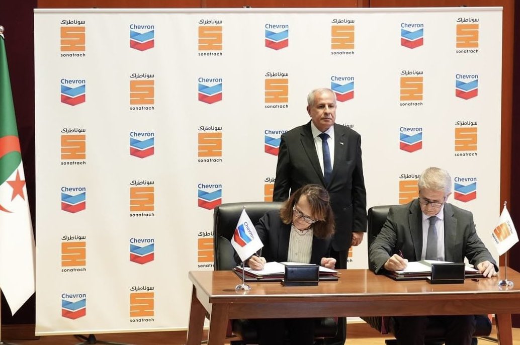 OualidMedaouar's tweet photo. Two American 🇺🇸 hydrocarbon giants, Exxon Mobil and Chevron, have officially entered the Algerian market 🇩🇿 following Occidental Petroleum.

Algeria is attracting more American companies in recent years.

#ExxonMobil #Chevron https://t.co/artSV2m9ek