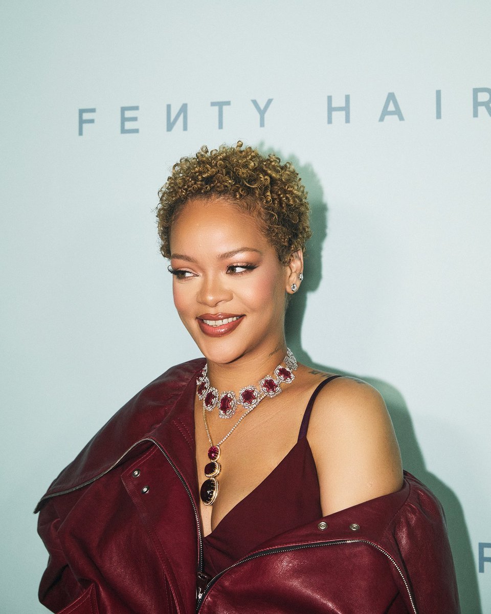Rihanna tweet media