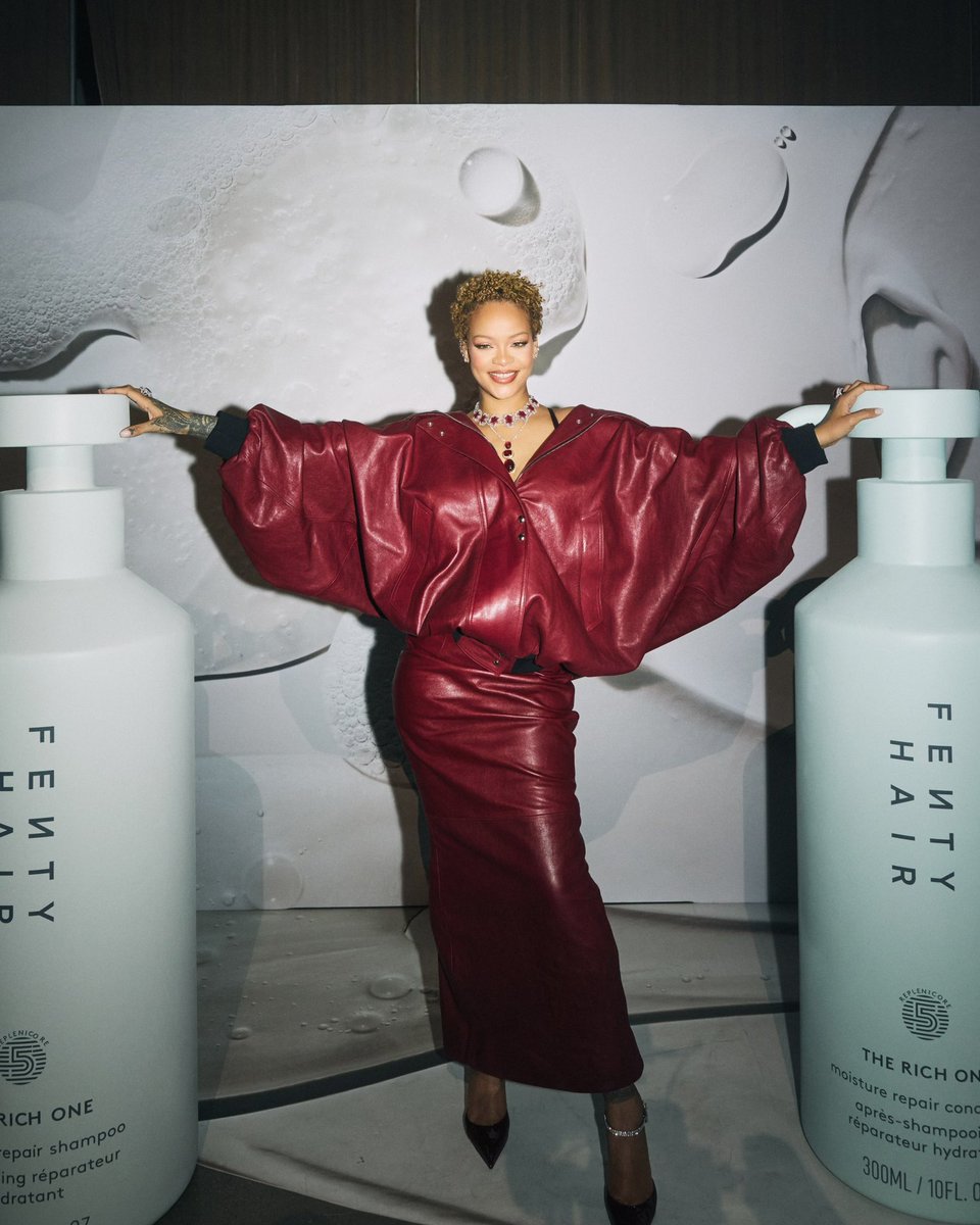 Rihanna tweet media