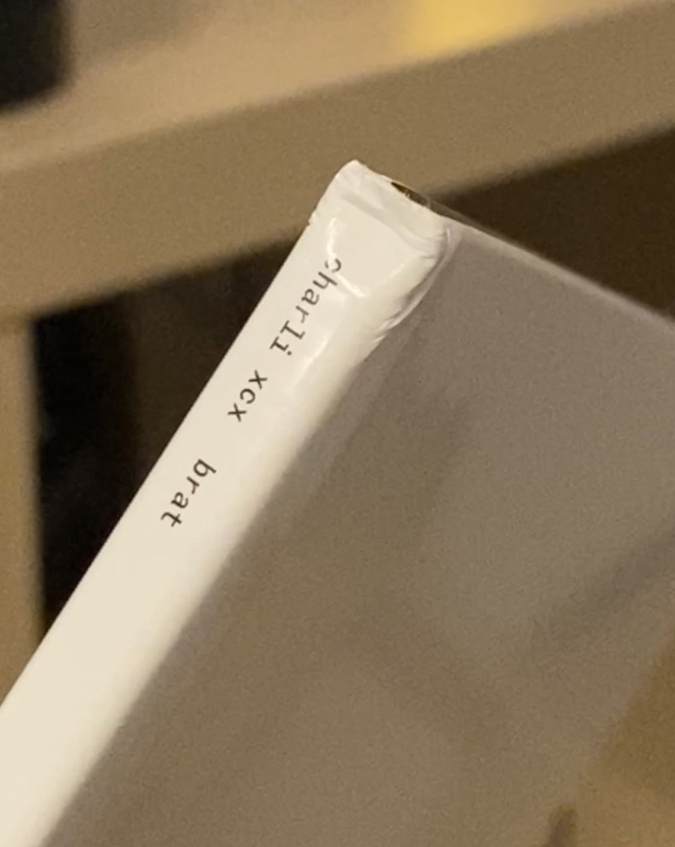 mew_3D's tweet photo. So disappointing you guys are shipping exclusive pressings in such flimsy packaging 😢😔
@BloodRecs https://t.co/szo7oMifWg