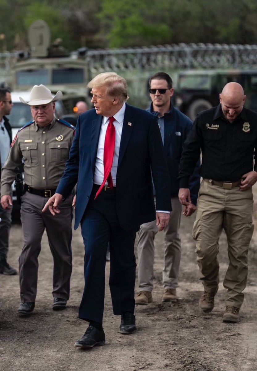 MAGAVoice's tweet image. Do you support Donald Trump using the miIitary to help Mass Deport every illegal immigrant ?