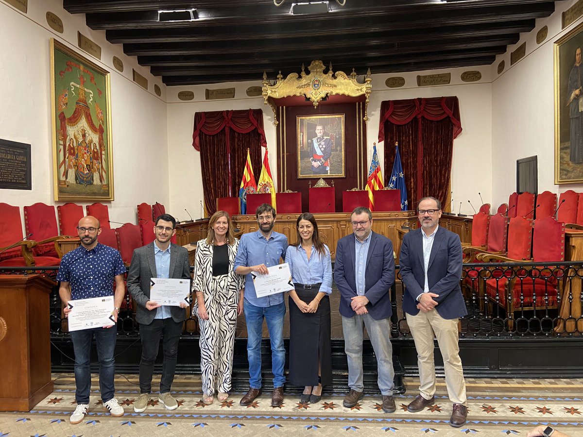 InformadoresElx's tweet image. 🏆La Asociación de Informadores de Elche, junto a @UniversidadMH y @ajuntamentelx , ha entregado a @kikollan (@el_pais ) el IV Premio Vicente Verdú de Periodismo e Innovación
 
 🎖️@raulsanchezglez (@eldiarioes) y @hectorgbarnes (@elconfidencial ) han recibido sendos accésits
