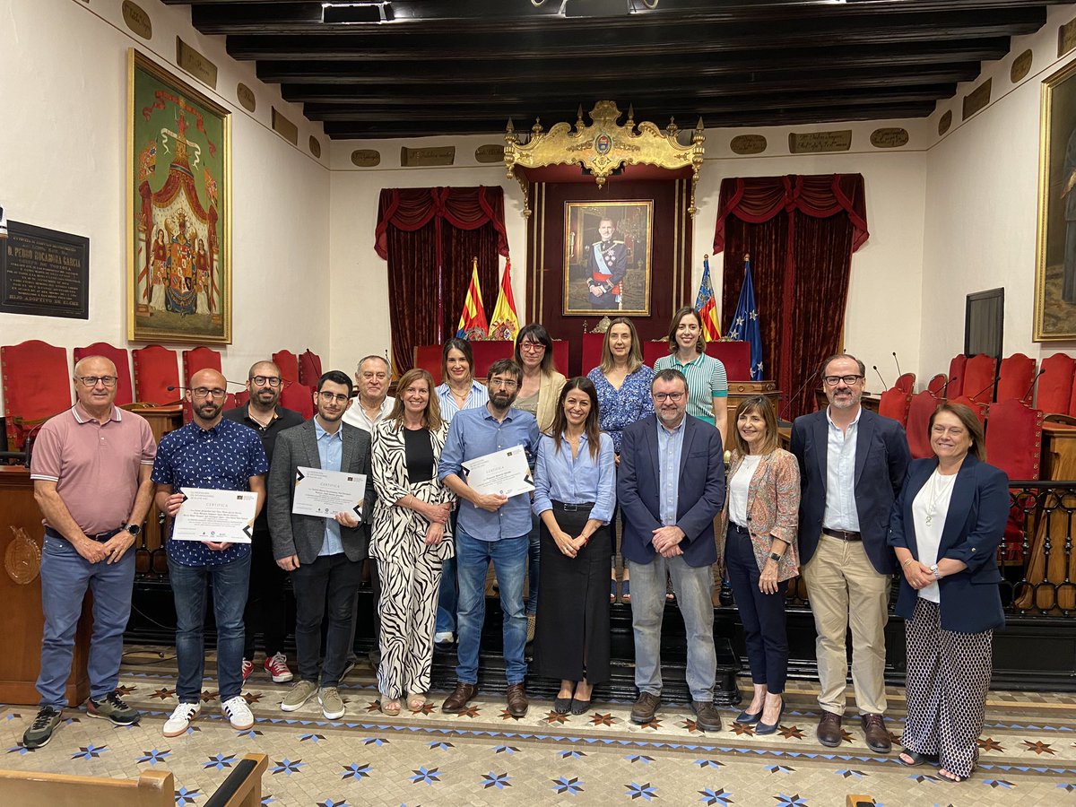 InformadoresElx's tweet image. 🏆La Asociación de Informadores de Elche, junto a @UniversidadMH y @ajuntamentelx , ha entregado a @kikollan (@el_pais ) el IV Premio Vicente Verdú de Periodismo e Innovación
 
 🎖️@raulsanchezglez (@eldiarioes) y @hectorgbarnes (@elconfidencial ) han recibido sendos accésits